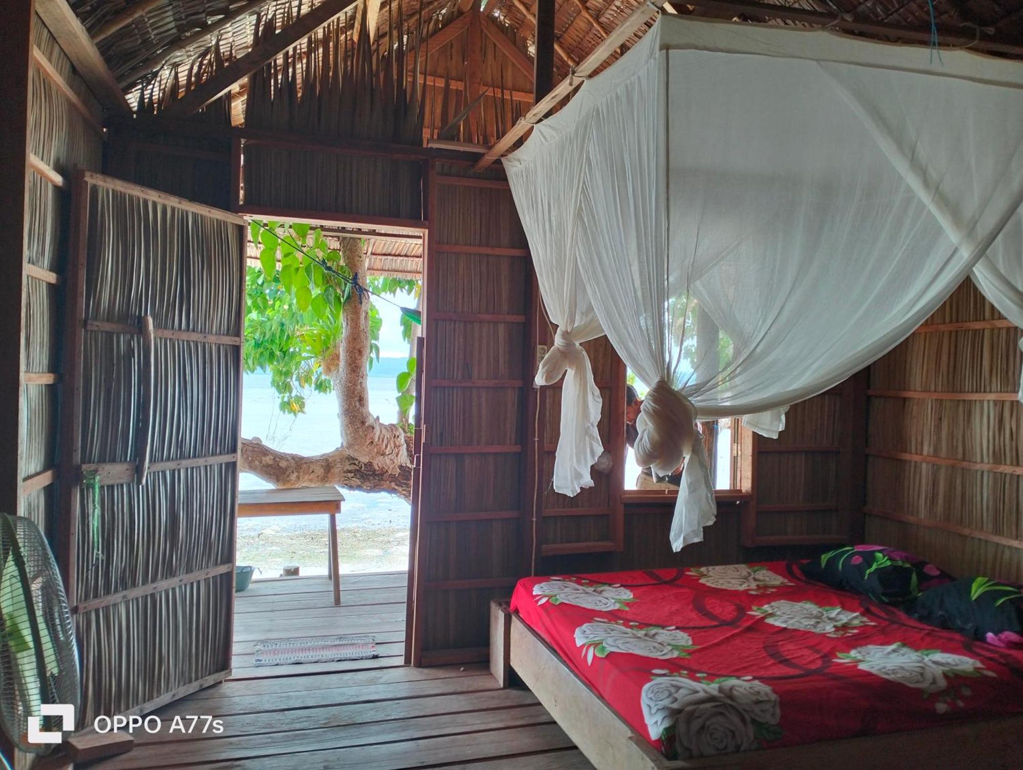 Mambetron Homestay Raja Ampat Pulau Mansuar Habitación foto